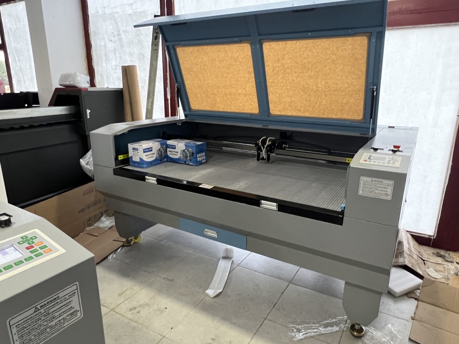 CO2 LS-1710 130W Lazer kesme makinesi