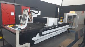 Fiber lazer kesim makinesi BL-3015H Mekik platformu ağır Endüstriyel